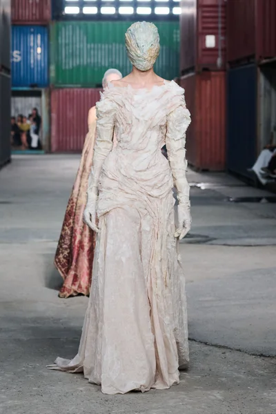 Look 75